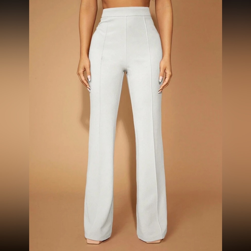 Flare white pants🤍